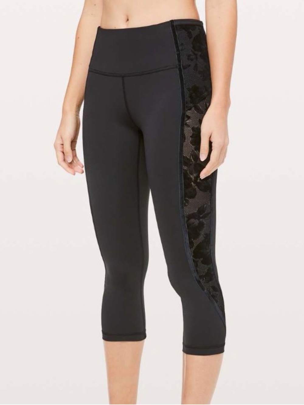 Lululemon Wunder Under Crop High-
Rise *Flocked Black / Scatter Floral Black